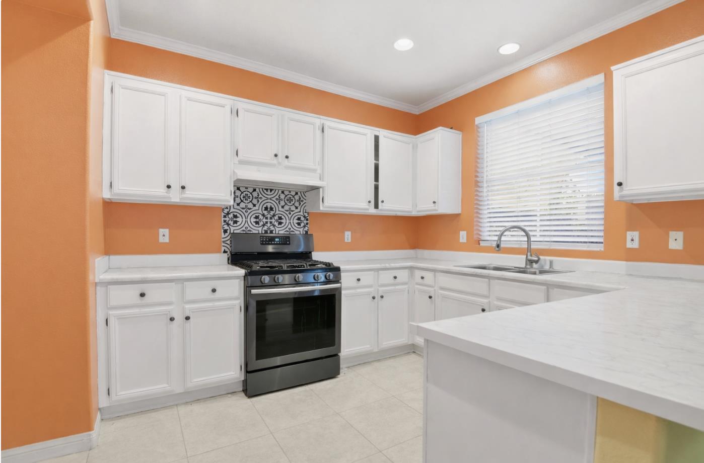 Detail Gallery Image 8 of 12 For 7208 Paseo Del Rio, Los Angeles,  CA 90040 - 3 Beds | 2/1 Baths