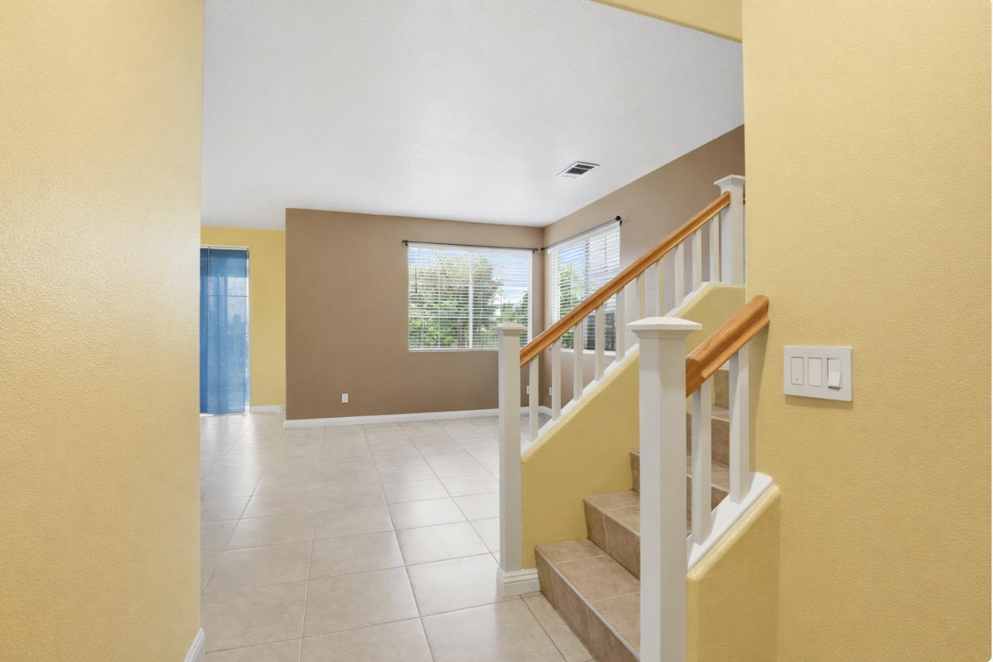 Detail Gallery Image 9 of 12 For 7208 Paseo Del Rio, Los Angeles,  CA 90040 - 3 Beds | 2/1 Baths