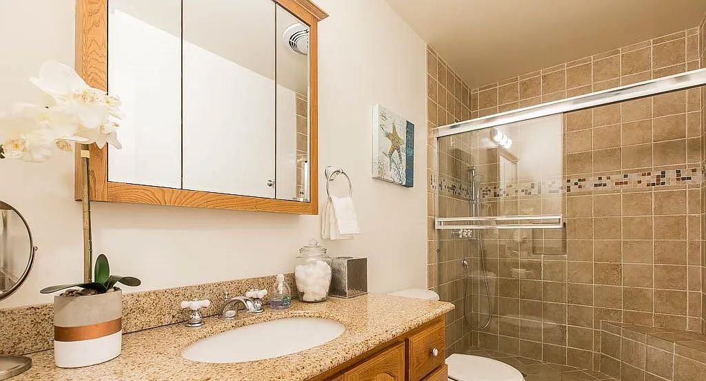 Detail Gallery Image 11 of 39 For 22243 Craggy View St, Chatsworth,  CA 91311 - 5 Beds | 4 Baths