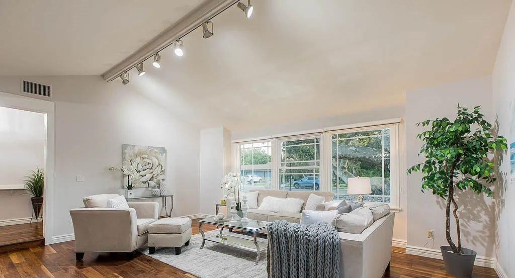 Detail Gallery Image 15 of 39 For 22243 Craggy View St, Chatsworth,  CA 91311 - 5 Beds | 4 Baths