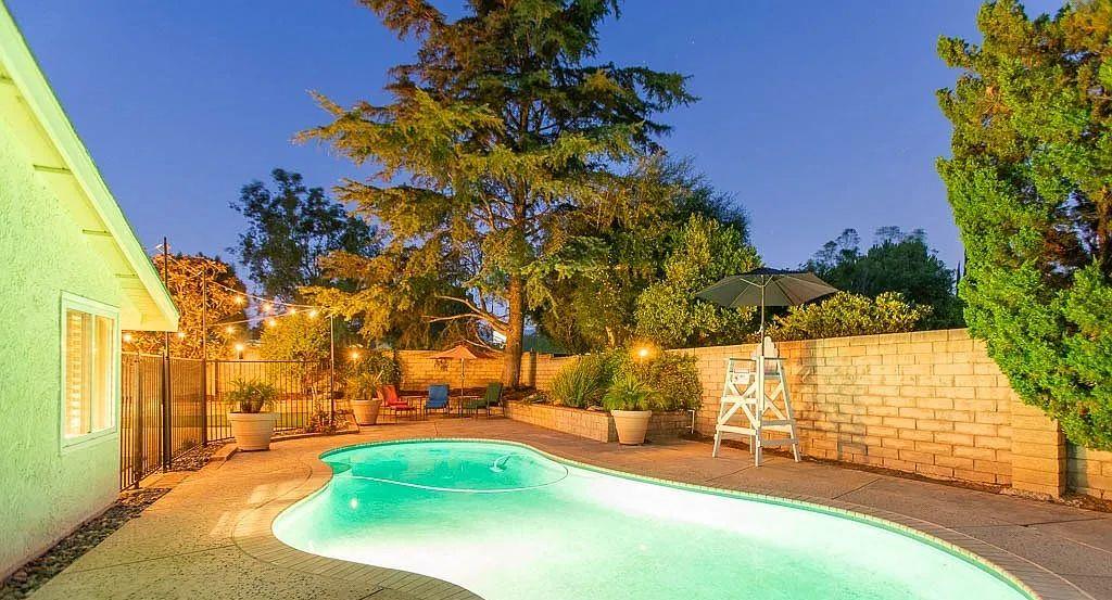 Detail Gallery Image 19 of 39 For 22243 Craggy View St, Chatsworth,  CA 91311 - 5 Beds | 4 Baths