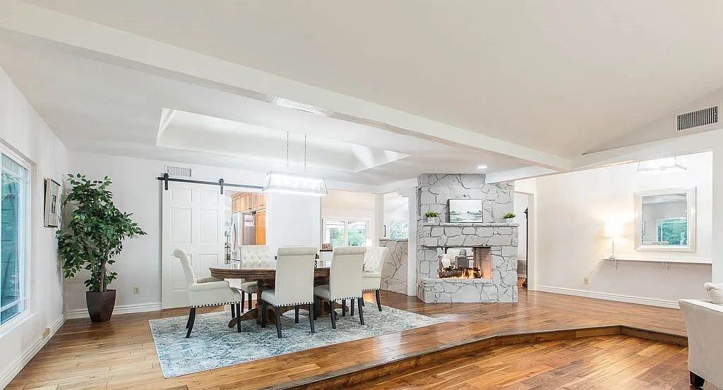 Detail Gallery Image 2 of 39 For 22243 Craggy View St, Chatsworth,  CA 91311 - 5 Beds | 4 Baths