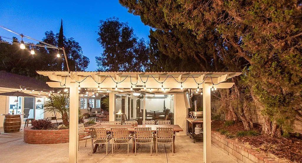 Detail Gallery Image 26 of 39 For 22243 Craggy View St, Chatsworth,  CA 91311 - 5 Beds | 4 Baths