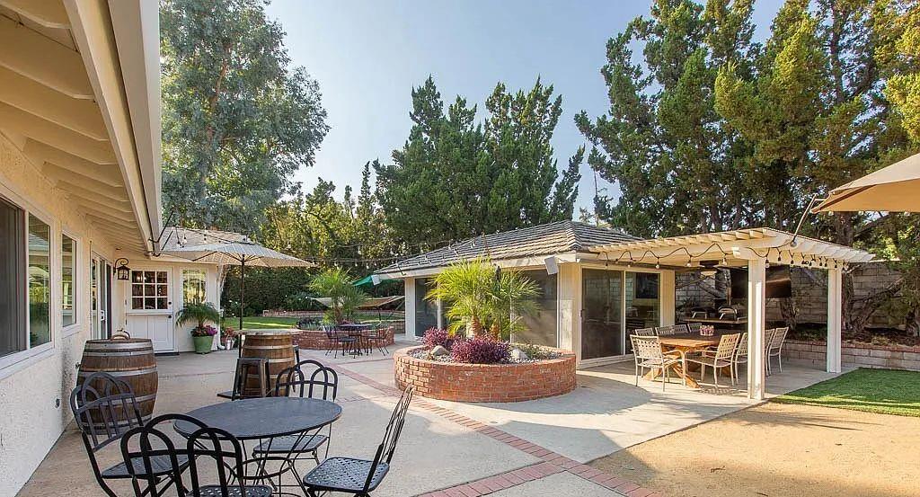 Detail Gallery Image 28 of 39 For 22243 Craggy View St, Chatsworth,  CA 91311 - 5 Beds | 4 Baths