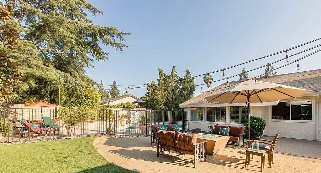 Detail Gallery Image 8 of 39 For 22243 Craggy View St, Chatsworth,  CA 91311 - 5 Beds | 4 Baths