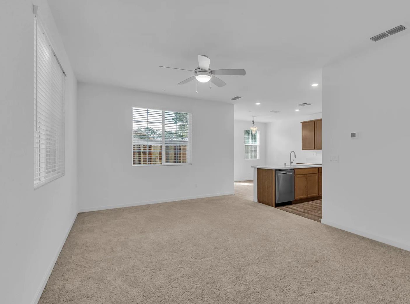 Detail Gallery Image 13 of 19 For 305 Cinema St, Sacramento,  CA 95823 - 4 Beds | 3/1 Baths