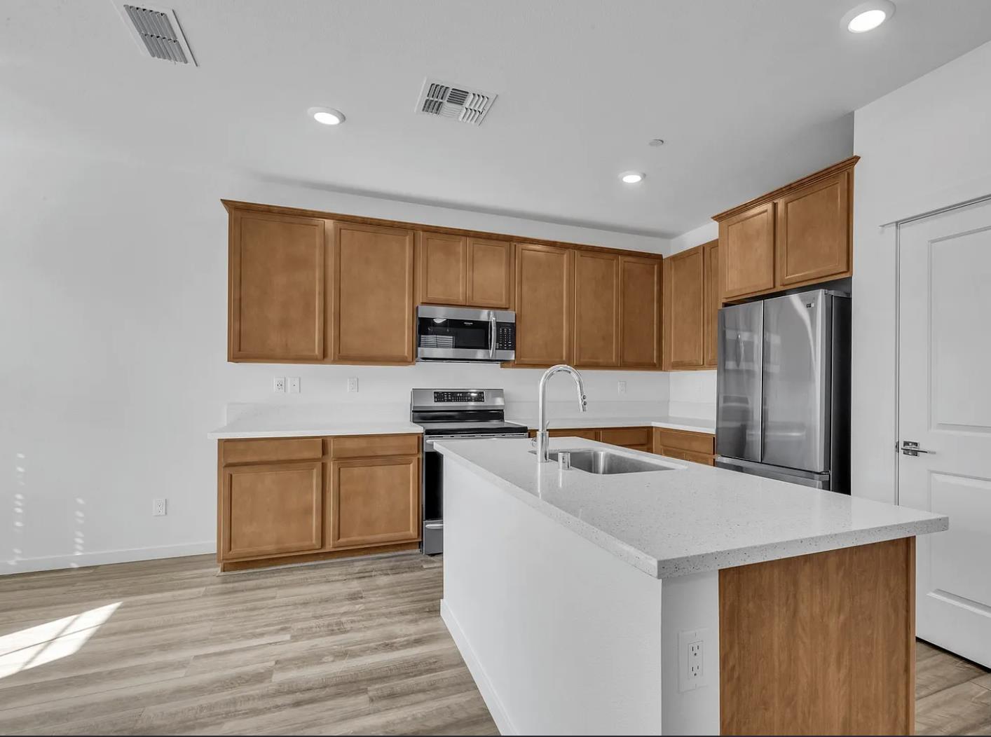 Detail Gallery Image 17 of 19 For 305 Cinema St, Sacramento,  CA 95823 - 4 Beds | 3/1 Baths