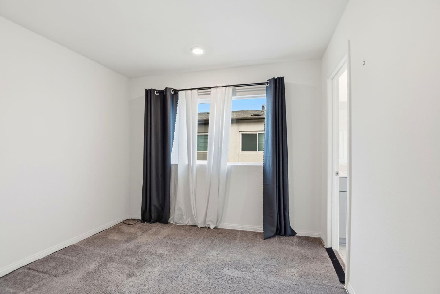 Detail Gallery Image 12 of 30 For 14043 Royalton Ln #4,  Gardena,  CA 90247 - 4 Beds | 3/1 Baths