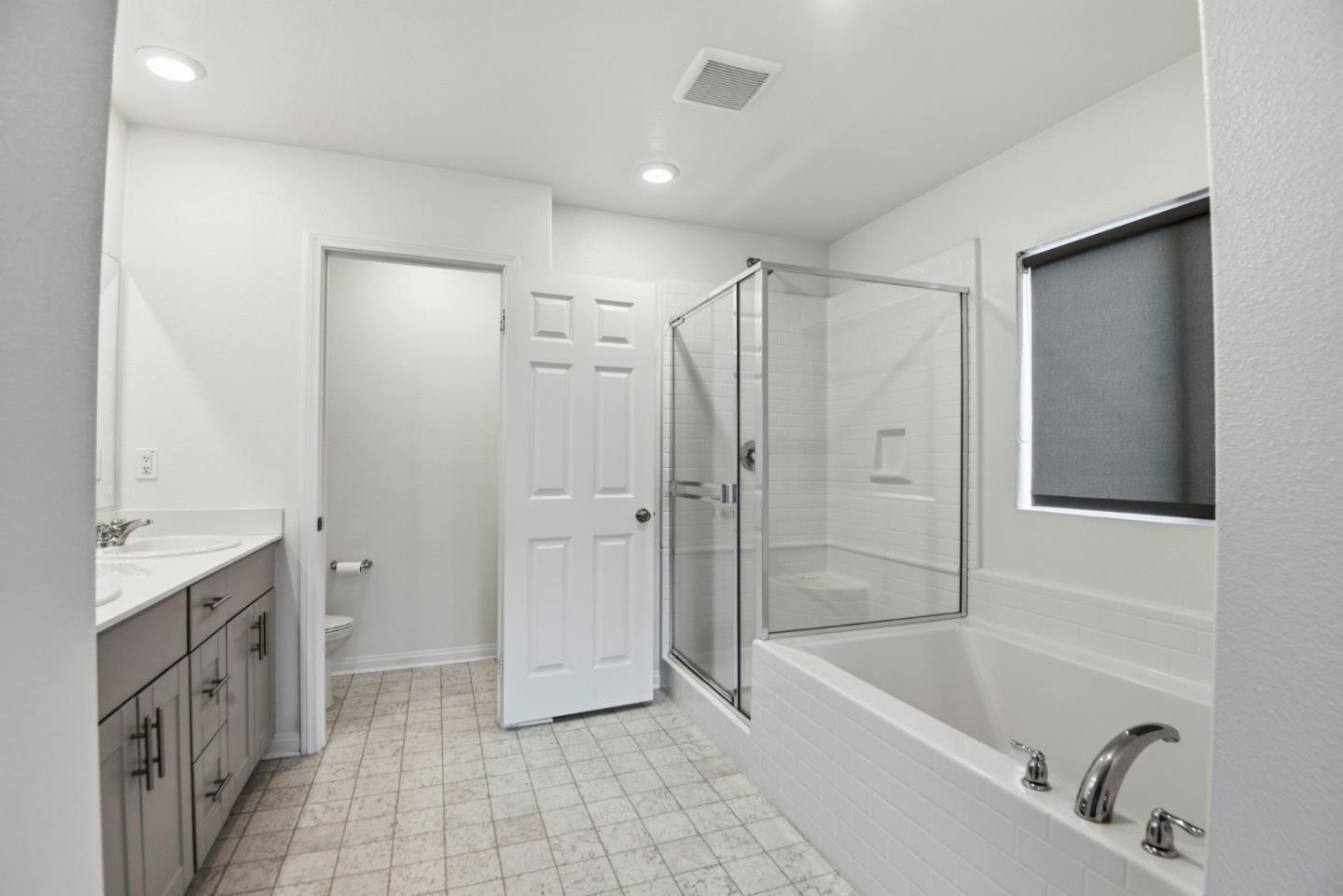 Detail Gallery Image 17 of 30 For 14043 Royalton Ln #4,  Gardena,  CA 90247 - 4 Beds | 3/1 Baths