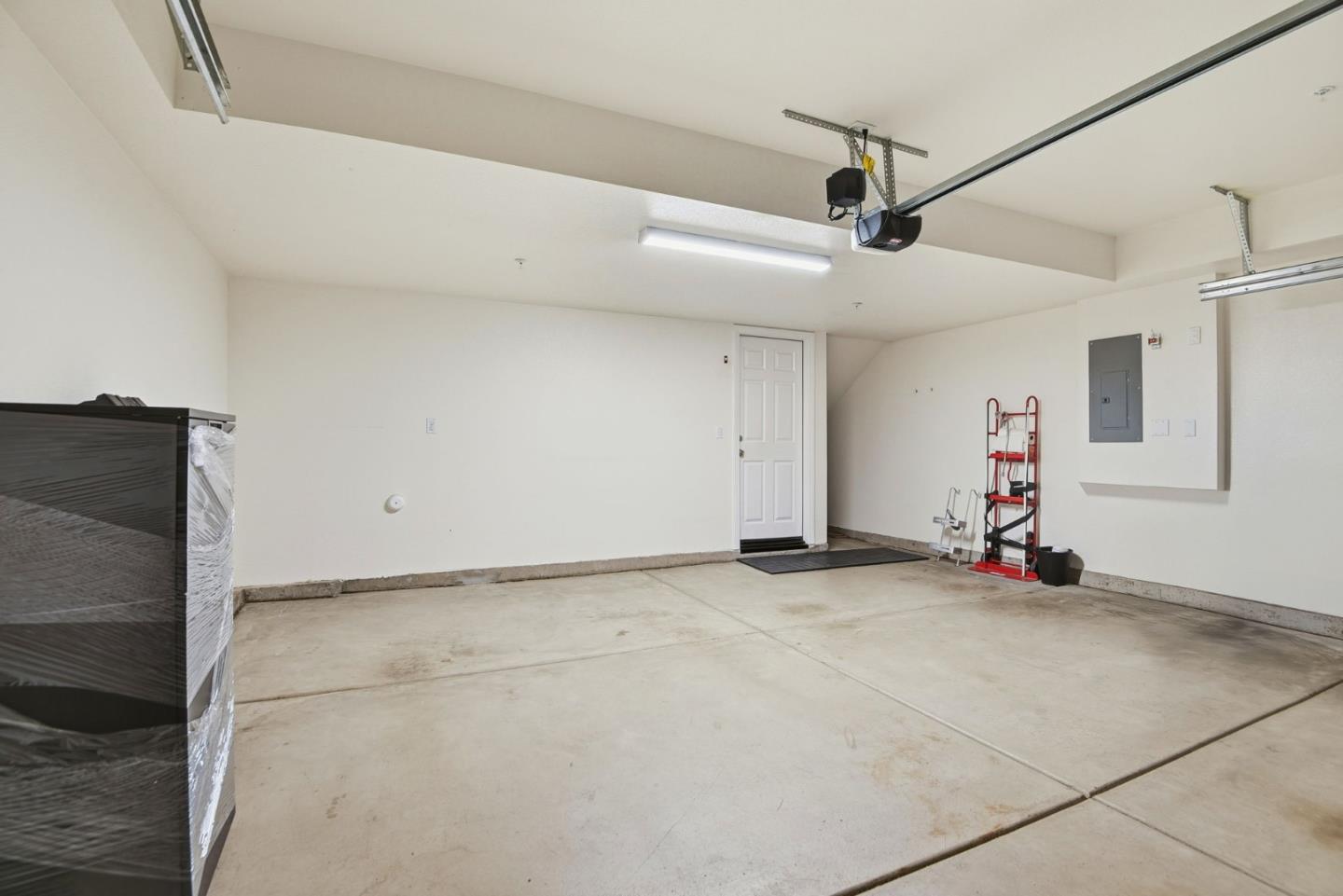 Detail Gallery Image 25 of 30 For 14043 Royalton Ln #4,  Gardena,  CA 90247 - 4 Beds | 3/1 Baths