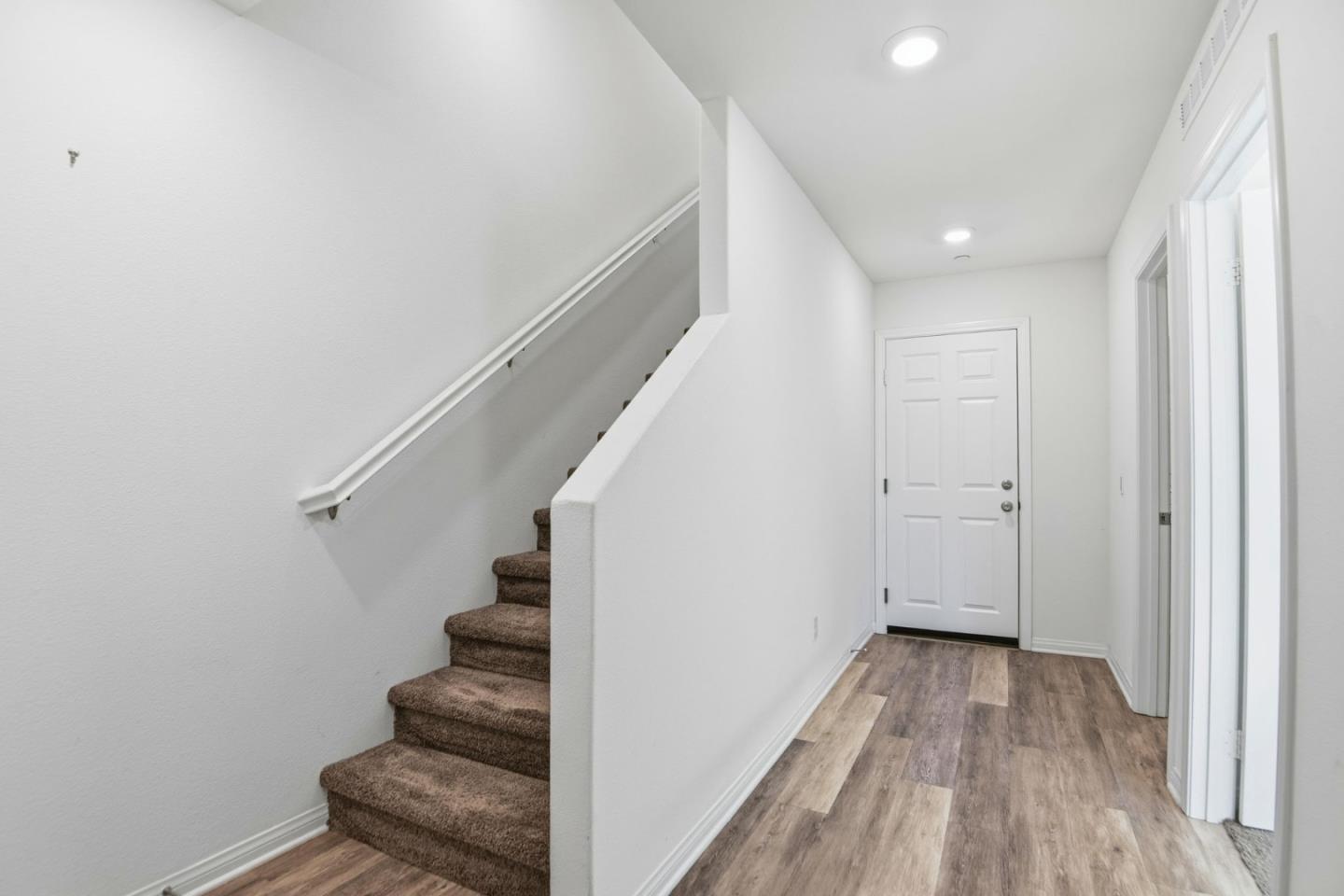 Detail Gallery Image 3 of 30 For 14043 Royalton Ln #4,  Gardena,  CA 90247 - 4 Beds | 3/1 Baths