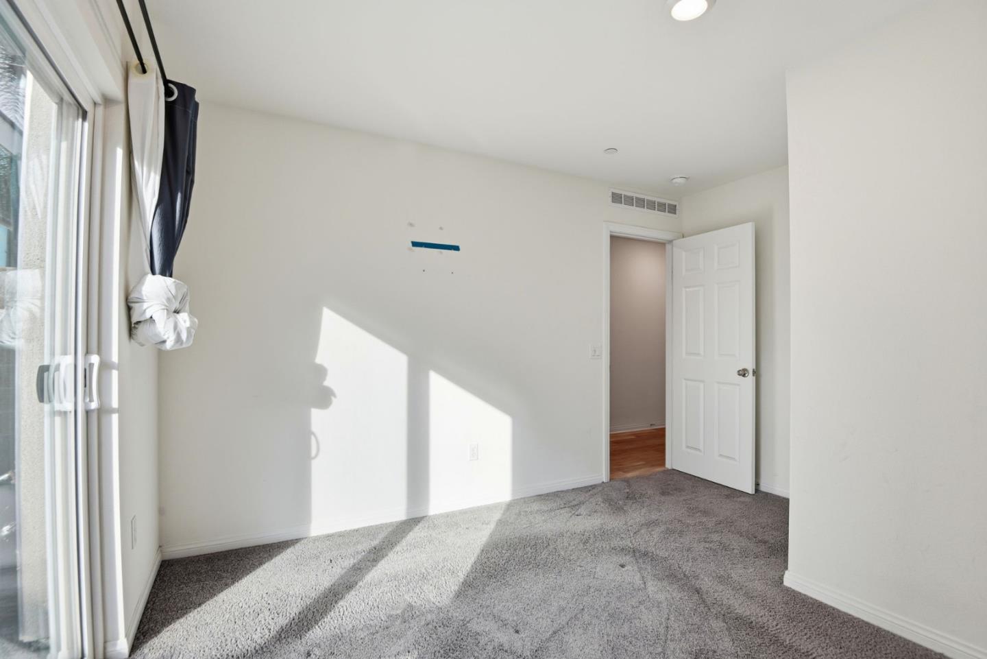 Detail Gallery Image 7 of 30 For 14043 Royalton Ln #4,  Gardena,  CA 90247 - 4 Beds | 3/1 Baths