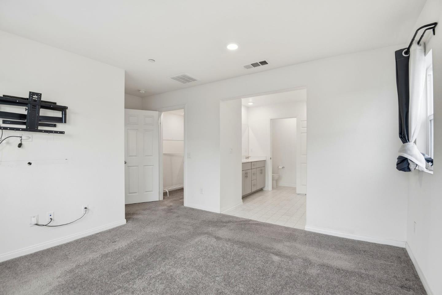 Detail Gallery Image 8 of 30 For 14043 Royalton Ln #4,  Gardena,  CA 90247 - 4 Beds | 3/1 Baths