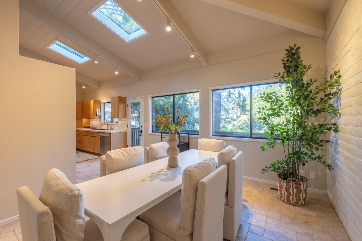 Detail Gallery Image 18 of 36 For 1125 Alta Mesa Rd, Monterey,  CA 93940 - 4 Beds | 2/1 Baths