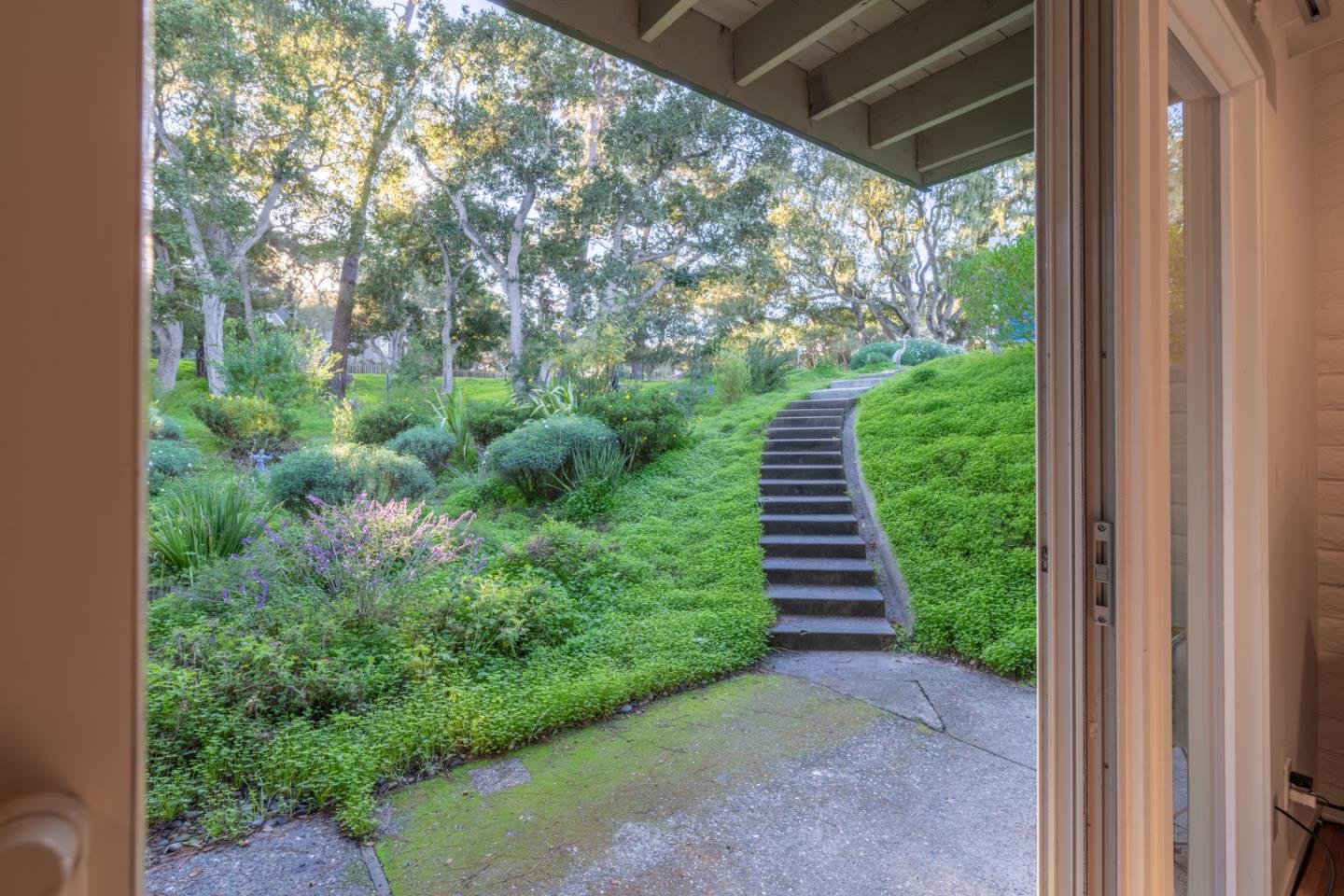 Detail Gallery Image 29 of 36 For 1125 Alta Mesa Rd, Monterey,  CA 93940 - 4 Beds | 2/1 Baths