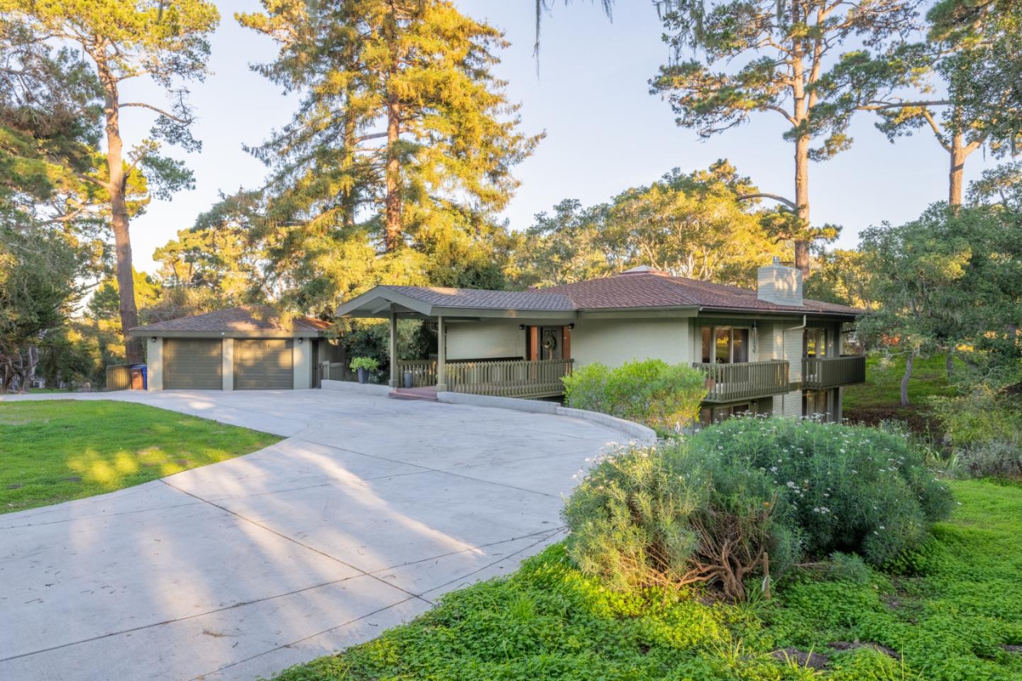 Detail Gallery Image 4 of 36 For 1125 Alta Mesa Rd, Monterey,  CA 93940 - 4 Beds | 2/1 Baths