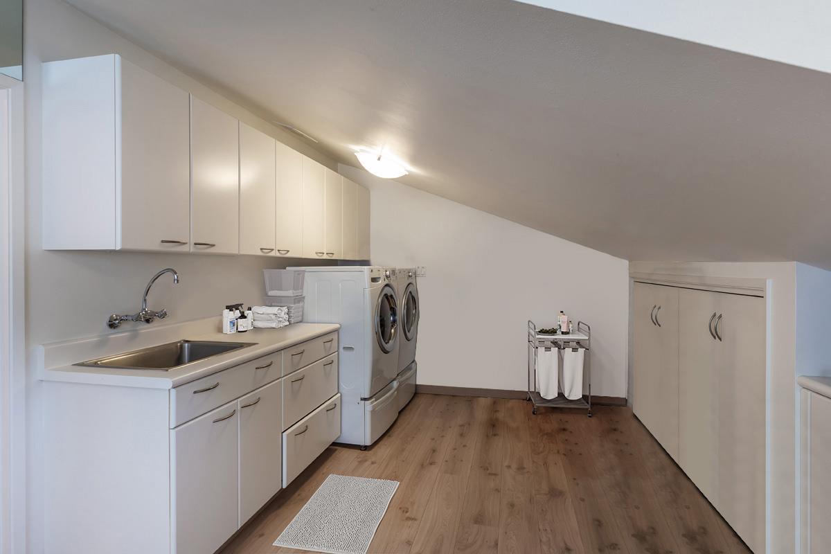 Detail Gallery Image 19 of 23 For Sioux Way, Portola Valley,  CA 94028 - 3 Beds | 4 Baths