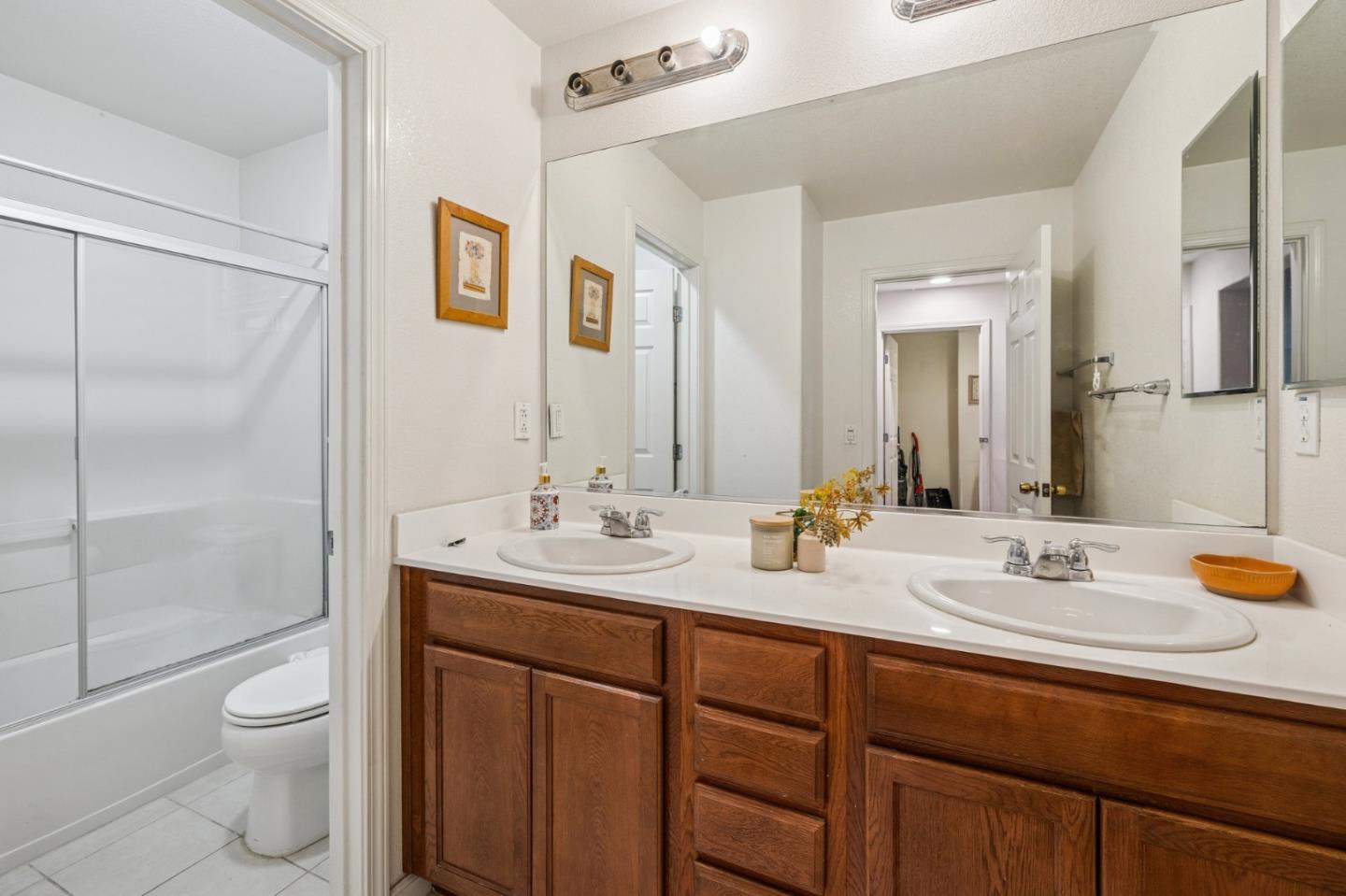 Detail Gallery Image 10 of 25 For 205 Montevina Way, Hayward,  CA 94545 - 5 Beds | 3 Baths