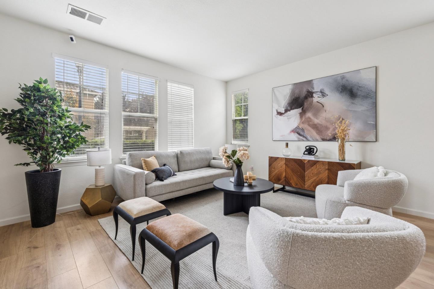 Detail Gallery Image 2 of 25 For 205 Montevina Way, Hayward,  CA 94545 - 5 Beds | 3 Baths