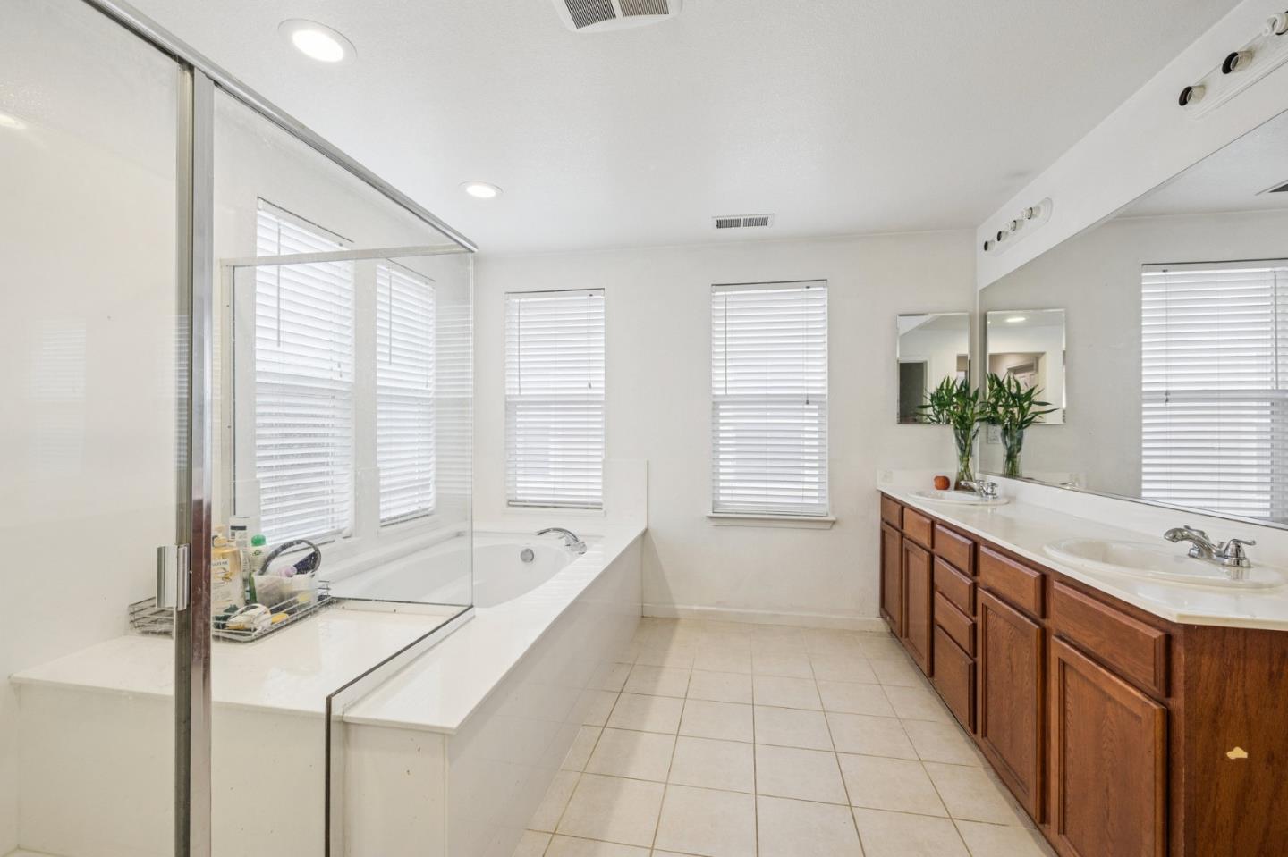 Detail Gallery Image 7 of 25 For 205 Montevina Way, Hayward,  CA 94545 - 5 Beds | 3 Baths