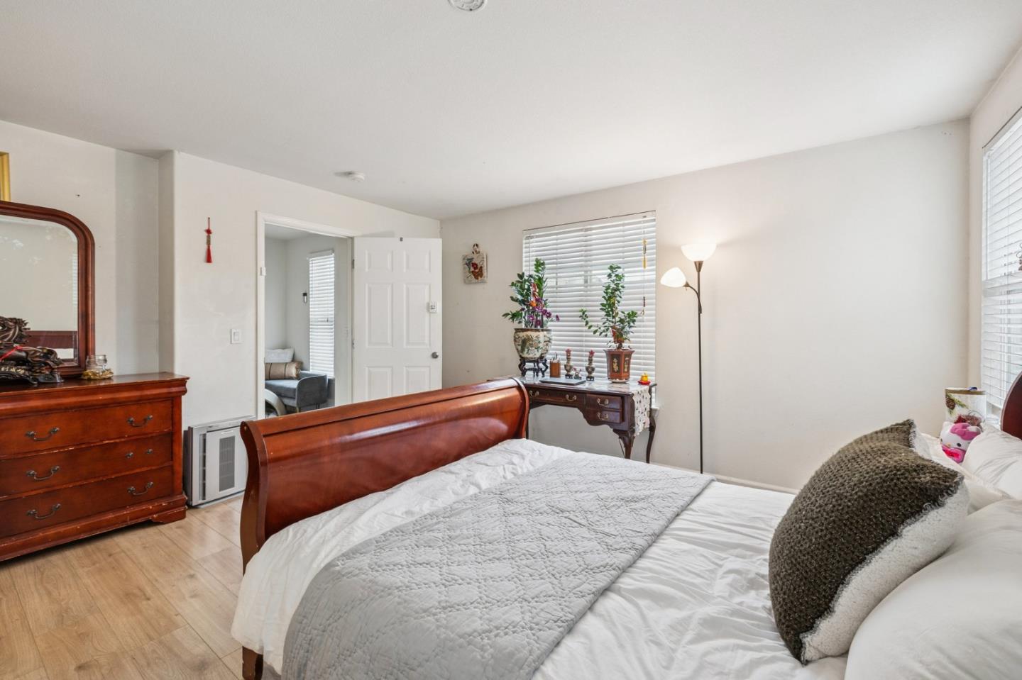 Detail Gallery Image 8 of 25 For 205 Montevina Way, Hayward,  CA 94545 - 5 Beds | 3 Baths