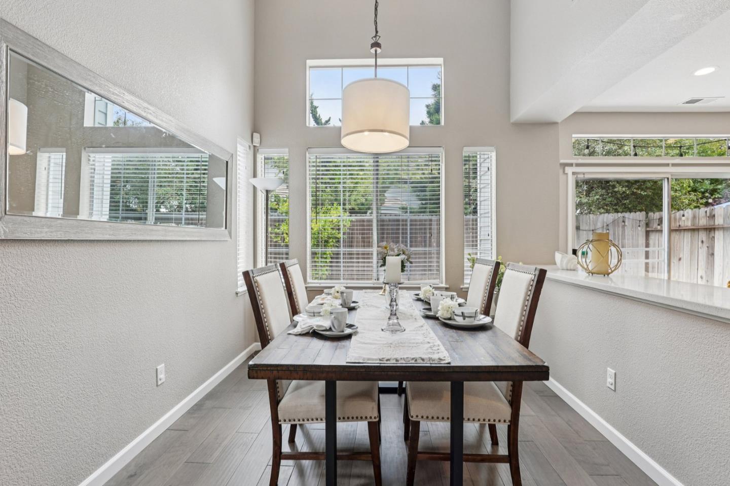 Detail Gallery Image 10 of 33 For 11 Bonny Doone, Hercules,  CA 94547 - 3 Beds | 2/1 Baths