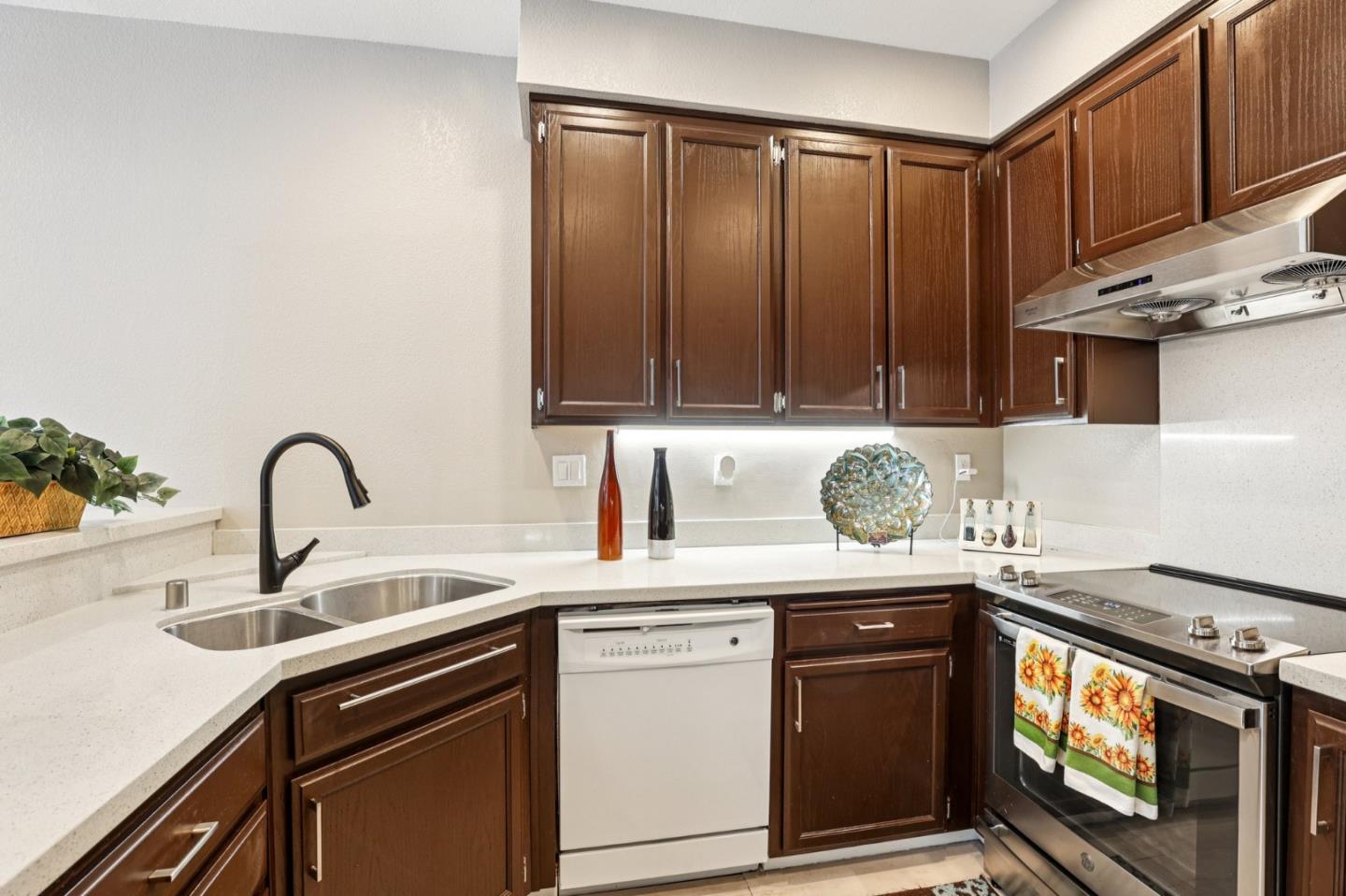 Detail Gallery Image 13 of 33 For 11 Bonny Doone, Hercules,  CA 94547 - 3 Beds | 2/1 Baths