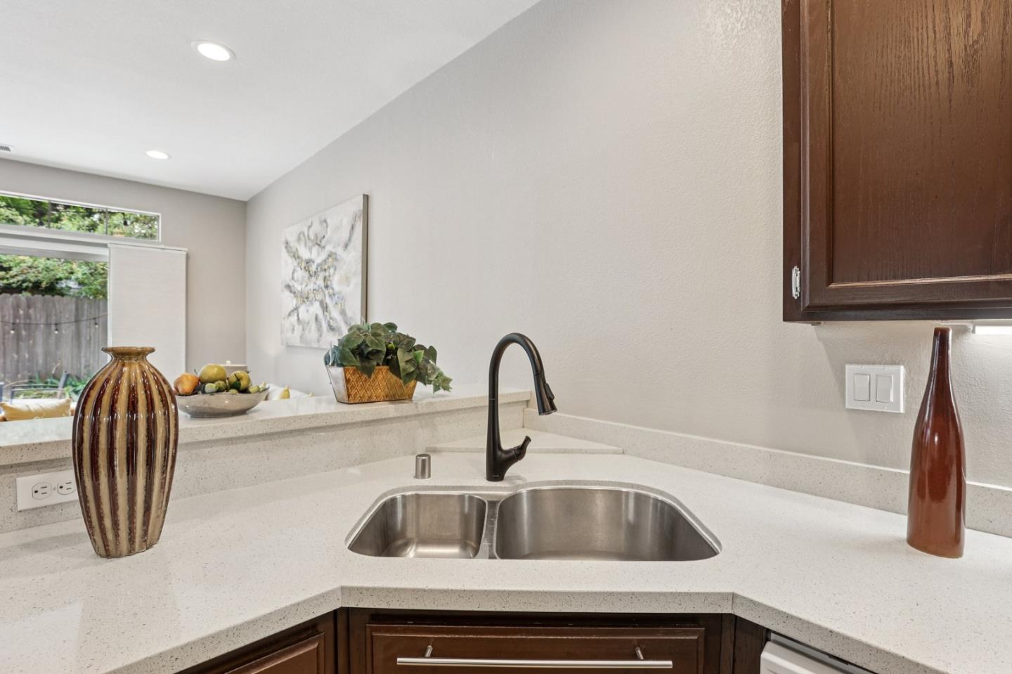 Detail Gallery Image 14 of 33 For 11 Bonny Doone, Hercules,  CA 94547 - 3 Beds | 2/1 Baths