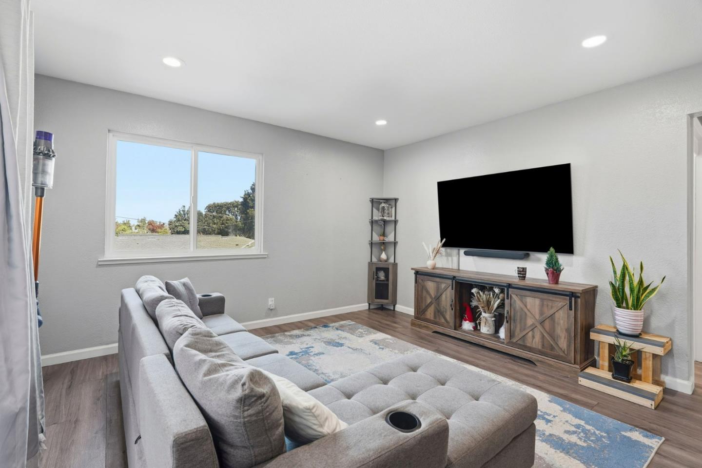 Photo #5: ML82030136 Listing: Photo #5