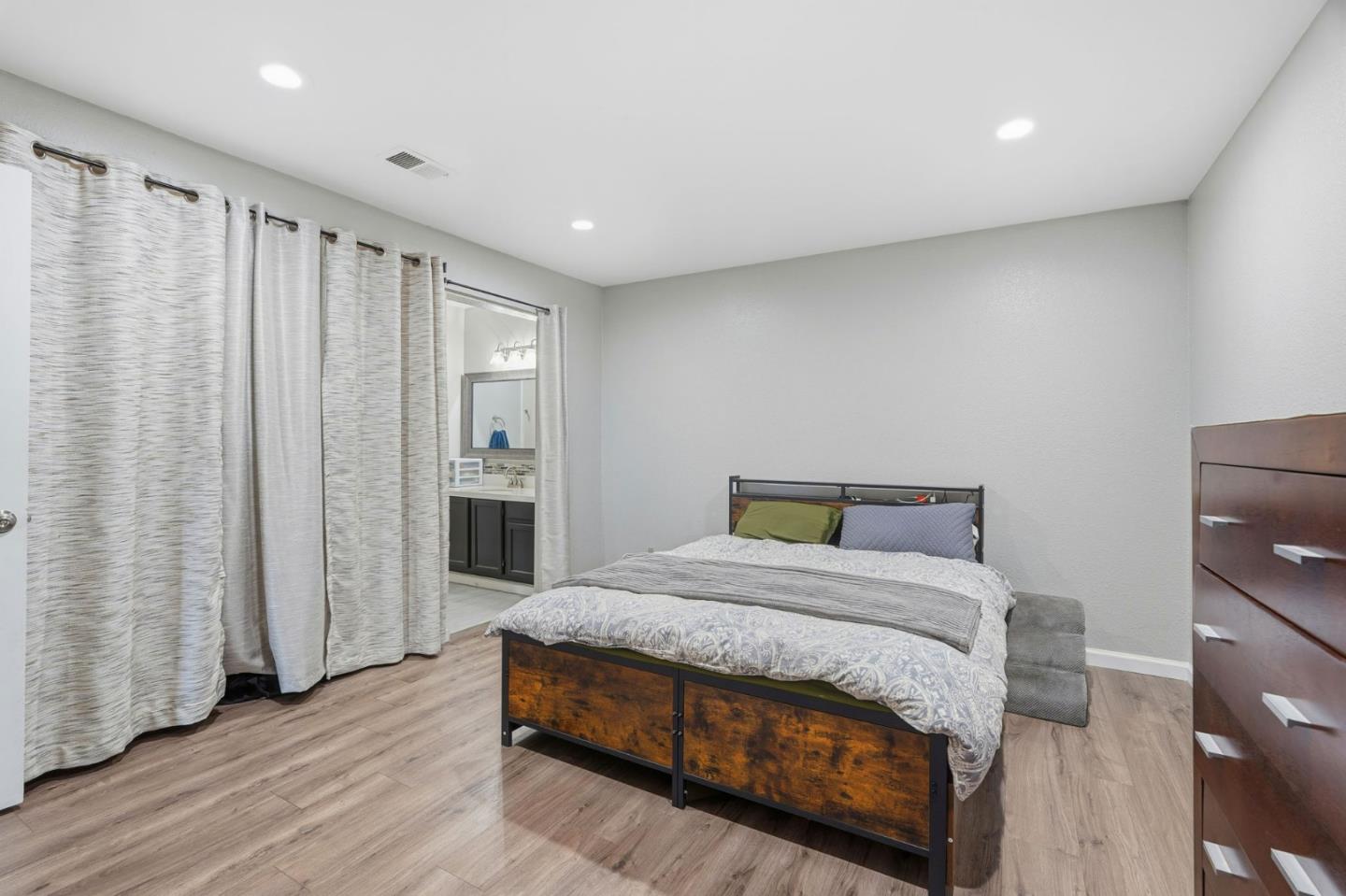 Photo #9: ML82030136 Listing: Photo #9