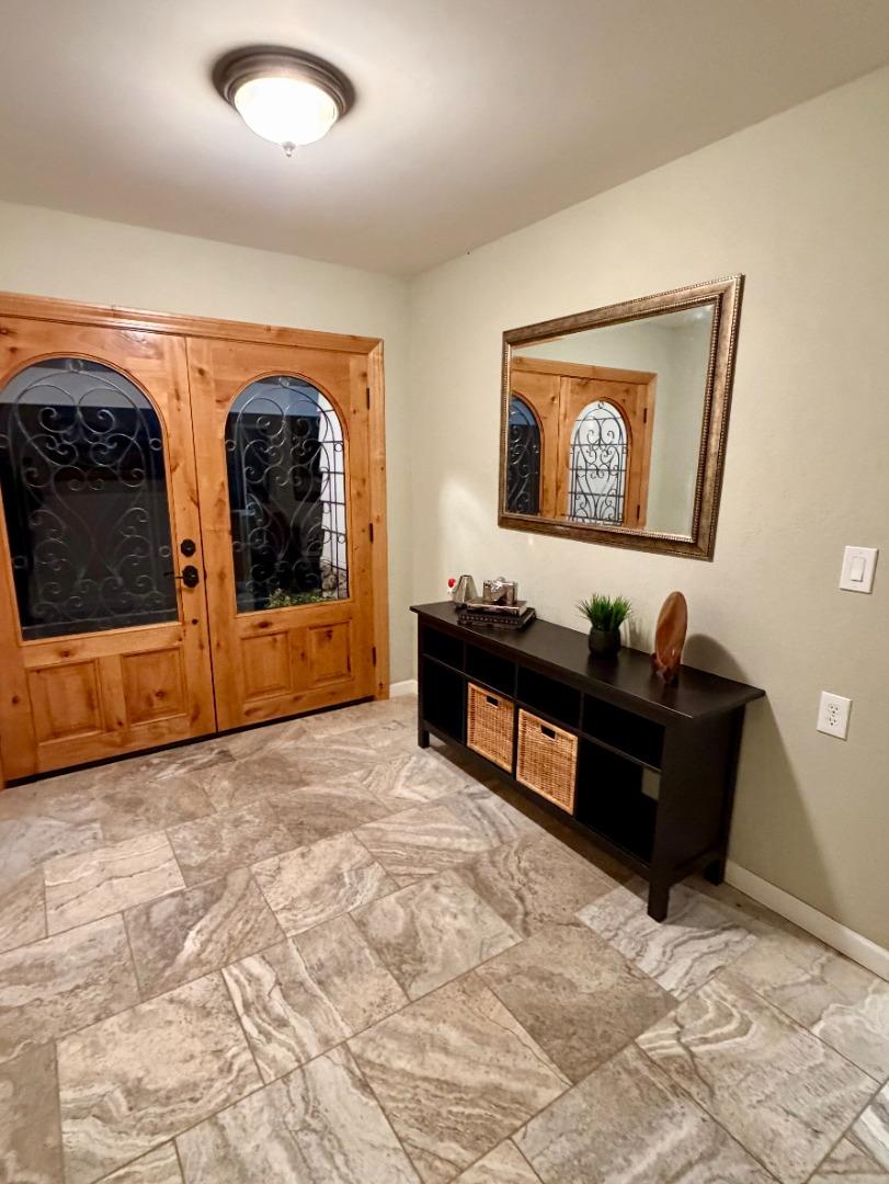 Detail Gallery Image 2 of 14 For 870 W Edmundson Ave, Morgan Hill,  CA 95037 - 5 Beds | 3 Baths