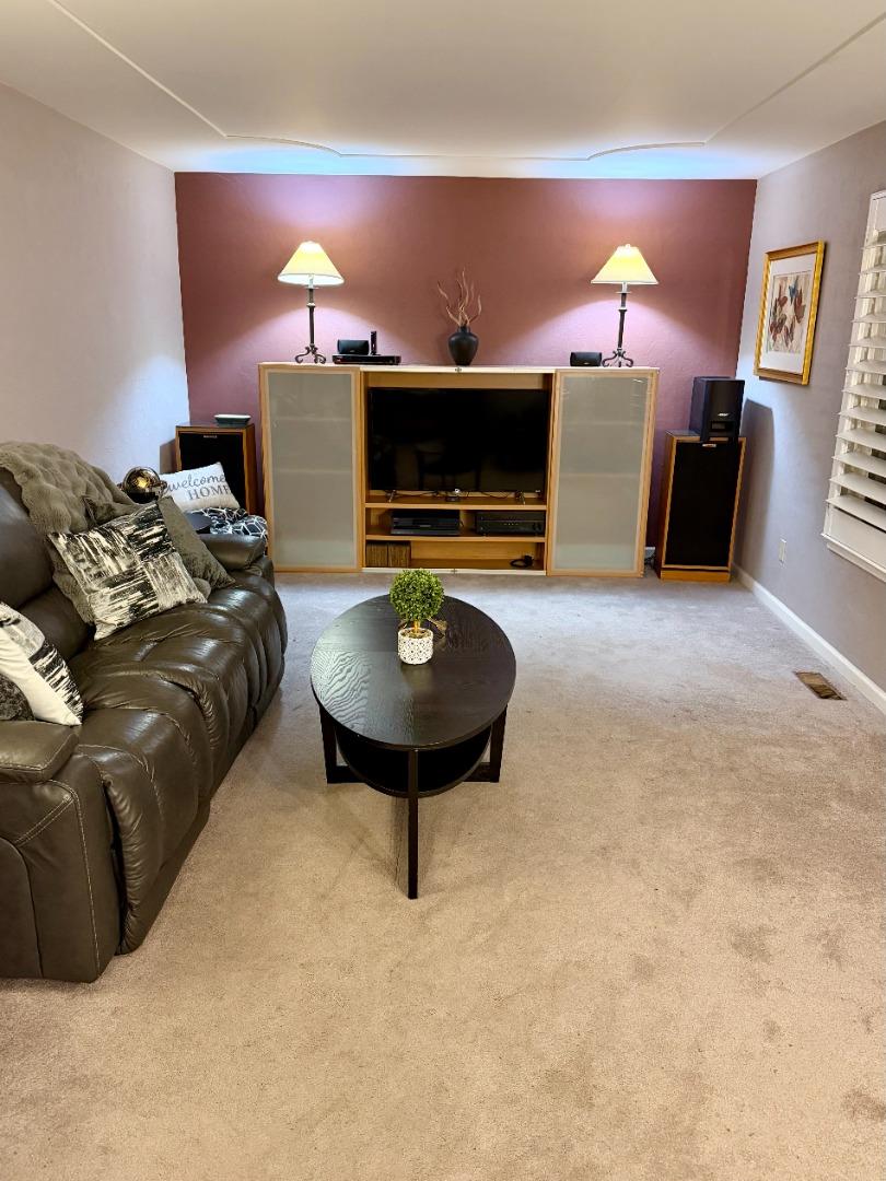 Detail Gallery Image 3 of 14 For 870 W Edmundson Ave, Morgan Hill,  CA 95037 - 5 Beds | 3 Baths