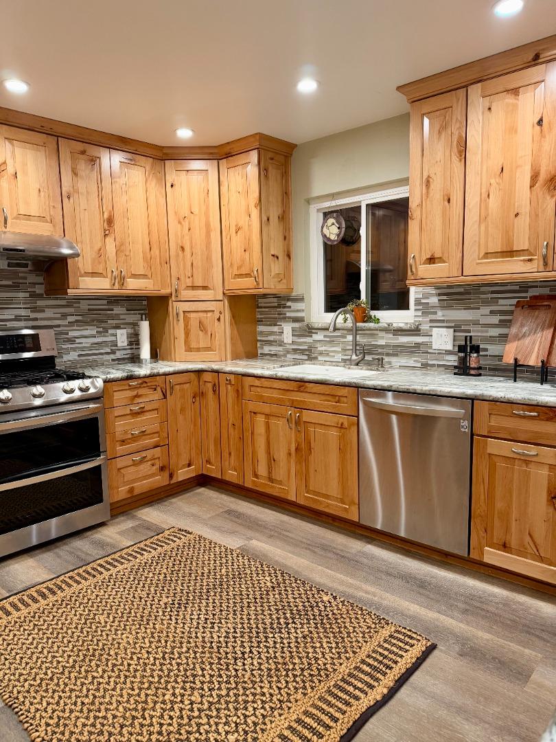 Detail Gallery Image 8 of 14 For 870 W Edmundson Ave, Morgan Hill,  CA 95037 - 5 Beds | 3 Baths