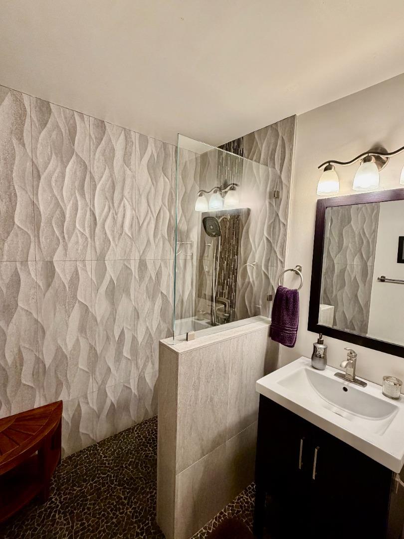 Detail Gallery Image 9 of 14 For 870 W Edmundson Ave, Morgan Hill,  CA 95037 - 5 Beds | 3 Baths