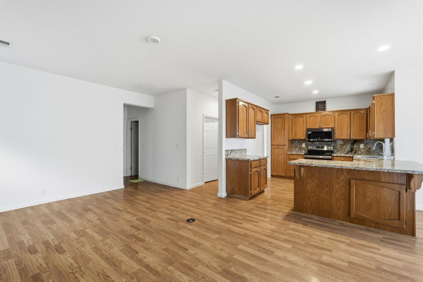 Detail Gallery Image 16 of 49 For 1672 Bailey Dr, Ripon,  CA 95366 - 4 Beds | 2/1 Baths