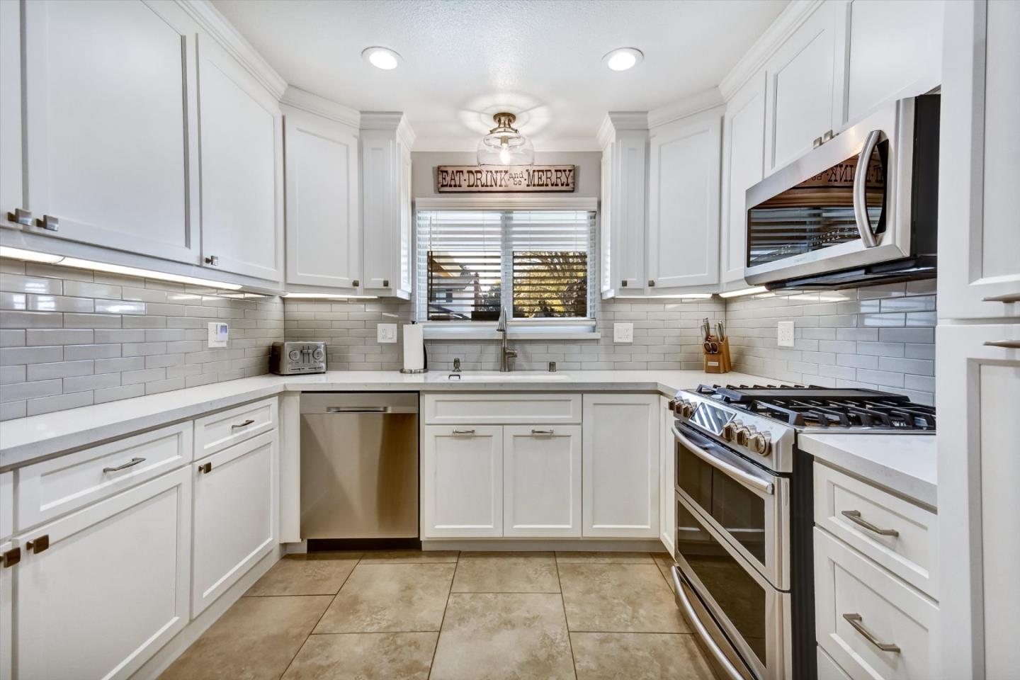 Detail Gallery Image 10 of 31 For 5544 Woodhurst Ln, San Jose,  CA 95123 - 3 Beds | 2 Baths