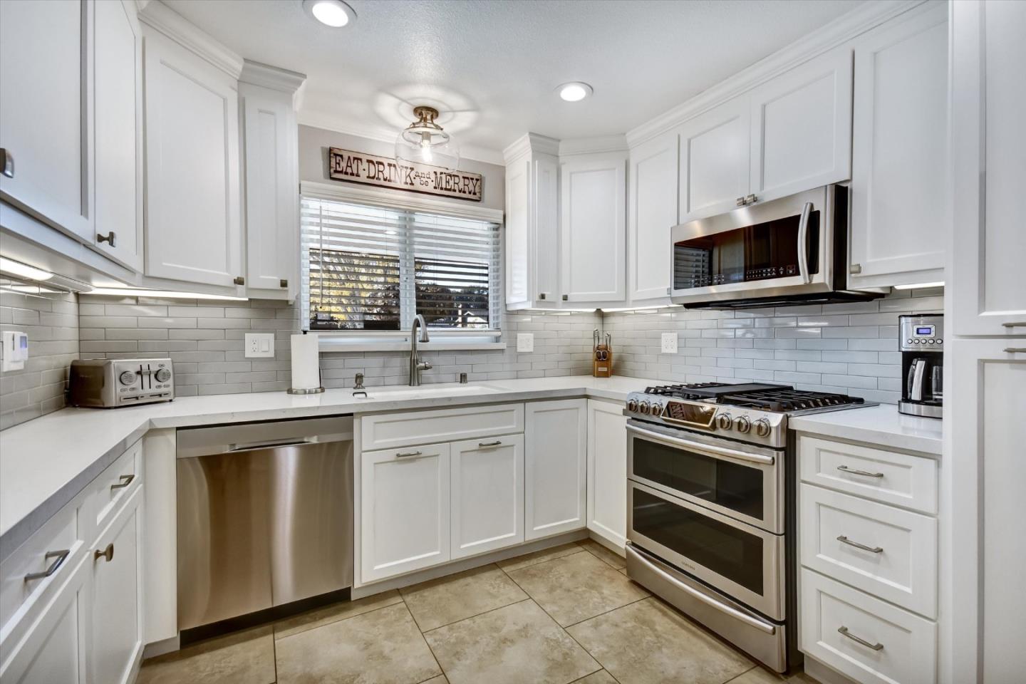 Detail Gallery Image 2 of 31 For 5544 Woodhurst Ln, San Jose,  CA 95123 - 3 Beds | 2 Baths