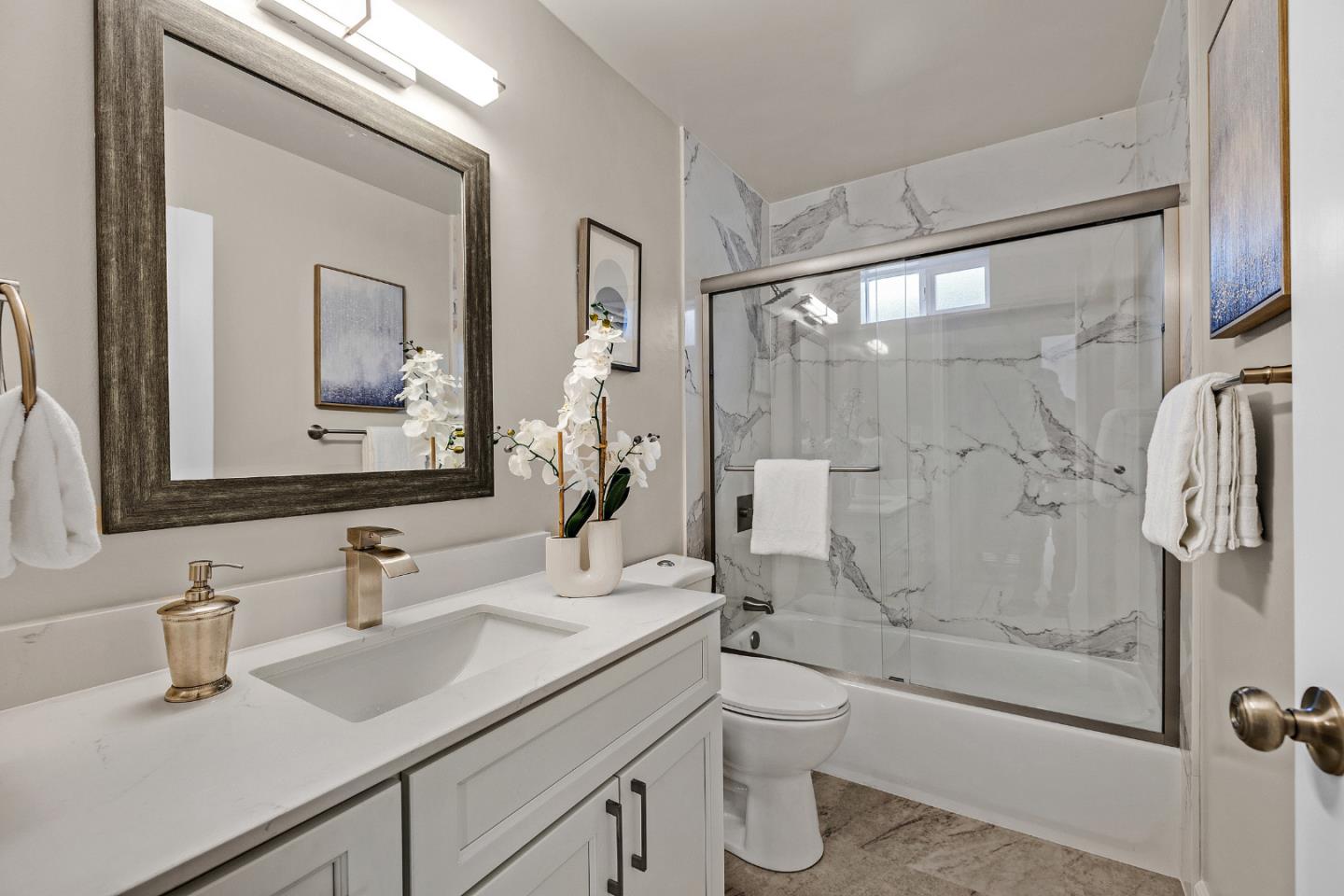 Detail Gallery Image 18 of 43 For 15741 Hesperian Blvd, San Lorenzo,  CA 94580 - 4 Beds | 2 Baths