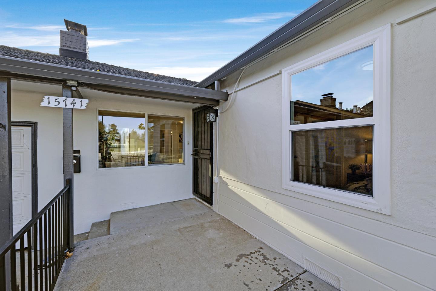 Detail Gallery Image 2 of 43 For 15741 Hesperian Blvd, San Lorenzo,  CA 94580 - 4 Beds | 2 Baths