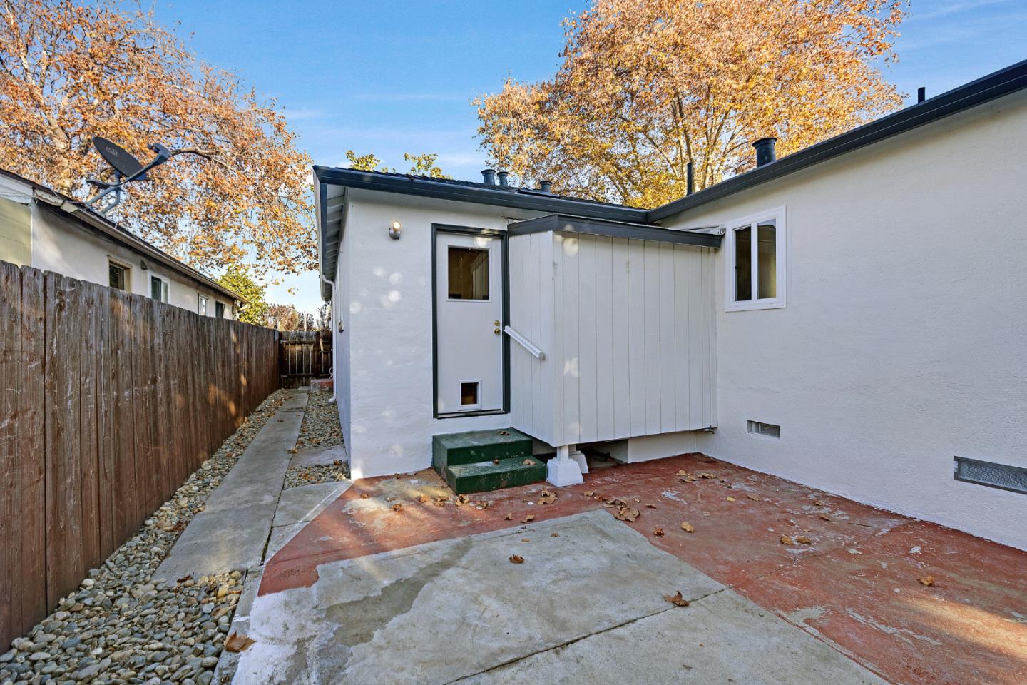 Detail Gallery Image 30 of 43 For 15741 Hesperian Blvd, San Lorenzo,  CA 94580 - 4 Beds | 2 Baths