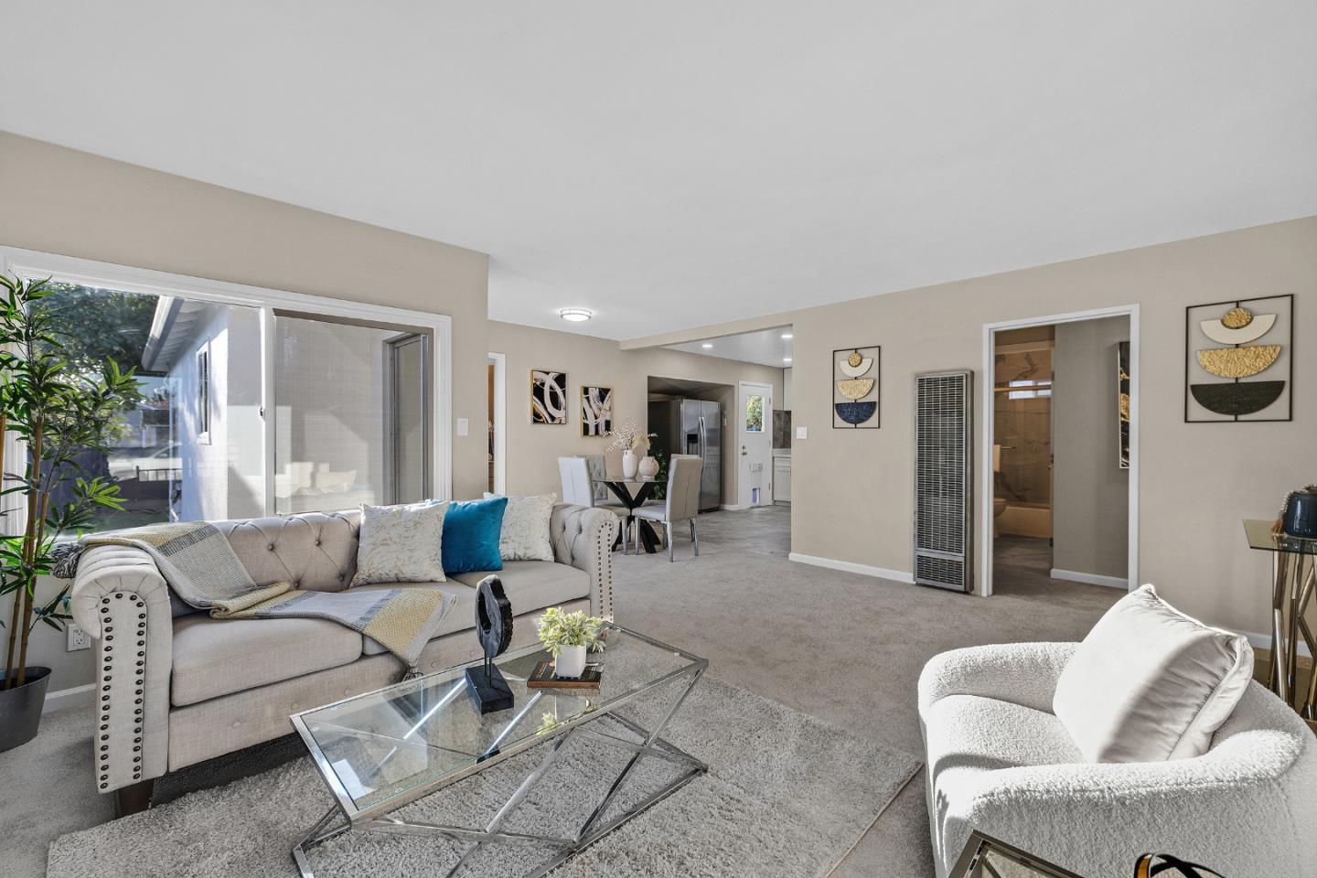 Detail Gallery Image 4 of 43 For 15741 Hesperian Blvd, San Lorenzo,  CA 94580 - 4 Beds | 2 Baths