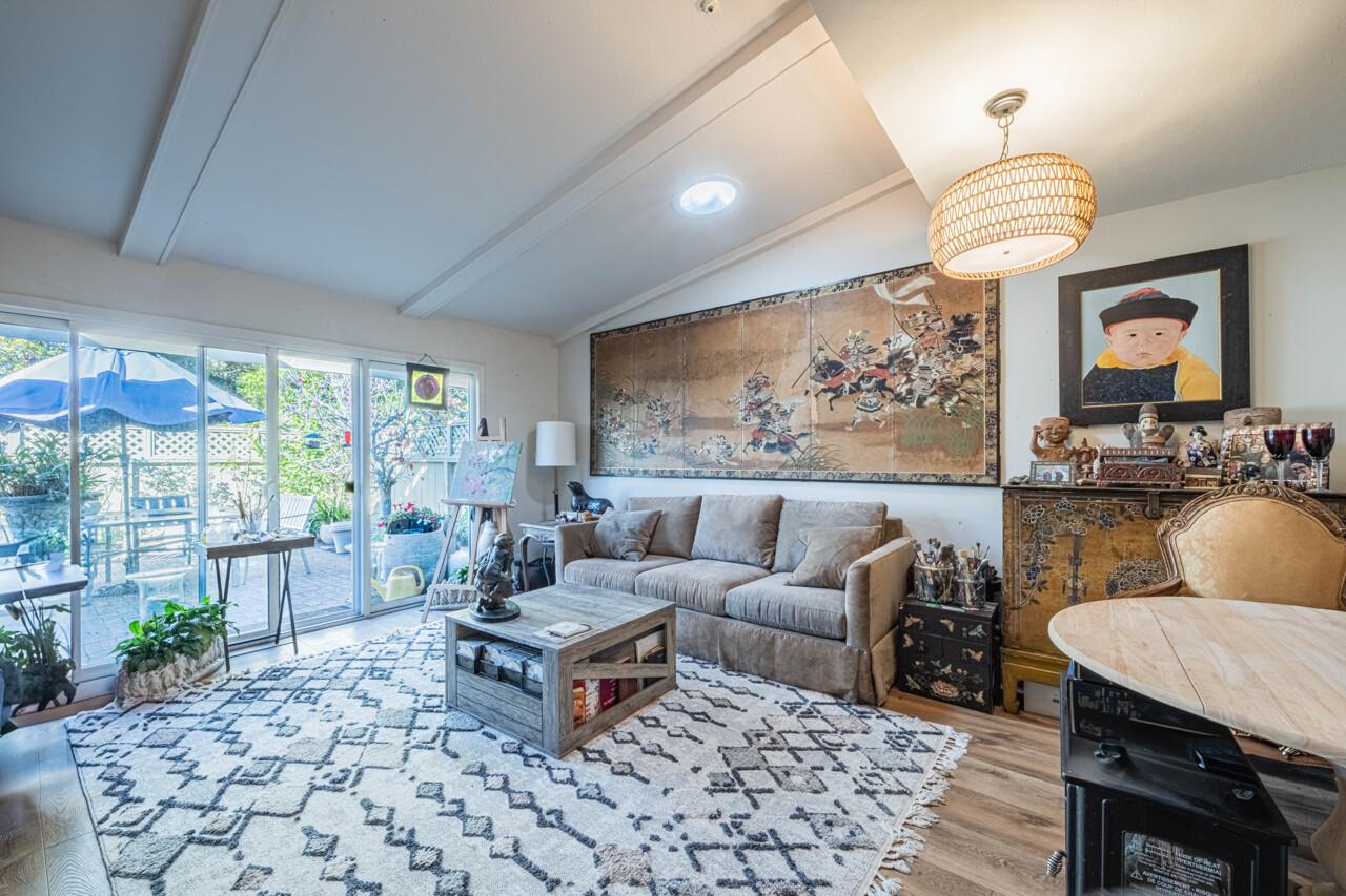 Detail Gallery Image 3 of 18 For 80 Hacienda Carmel #80,  Carmel Valley,  CA 93923 - 2 Beds | 2 Baths