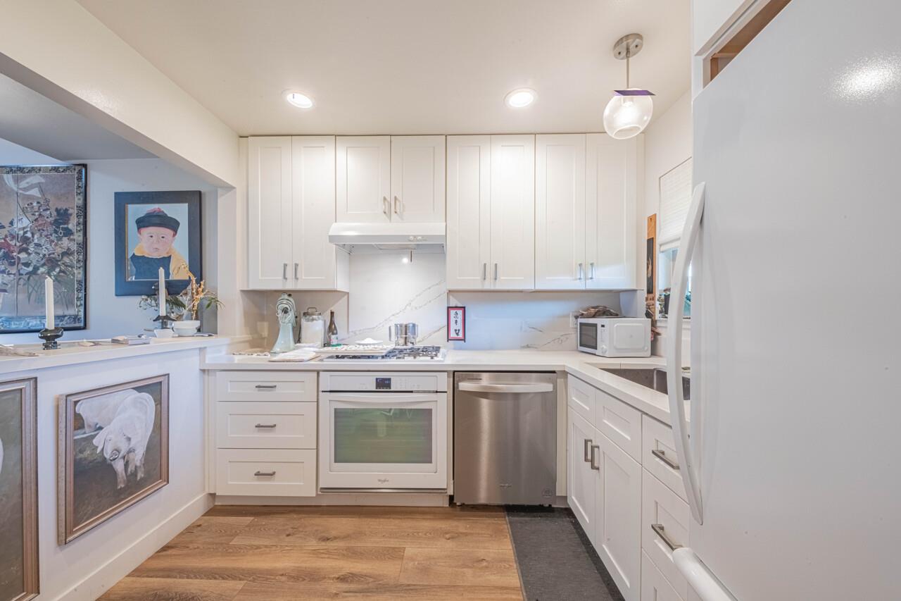 Detail Gallery Image 8 of 18 For 80 Hacienda Carmel #80,  Carmel Valley,  CA 93923 - 2 Beds | 2 Baths