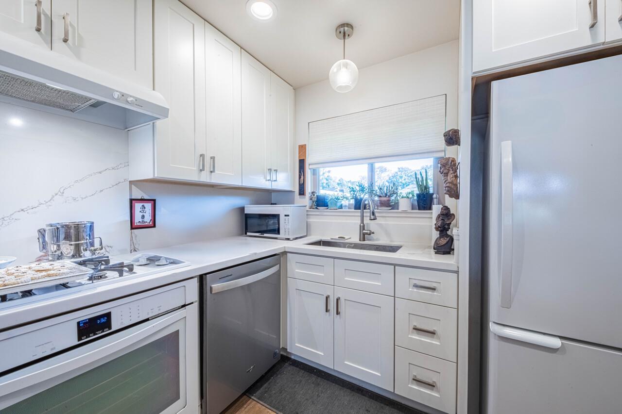 Detail Gallery Image 9 of 18 For 80 Hacienda Carmel #80,  Carmel Valley,  CA 93923 - 2 Beds | 2 Baths