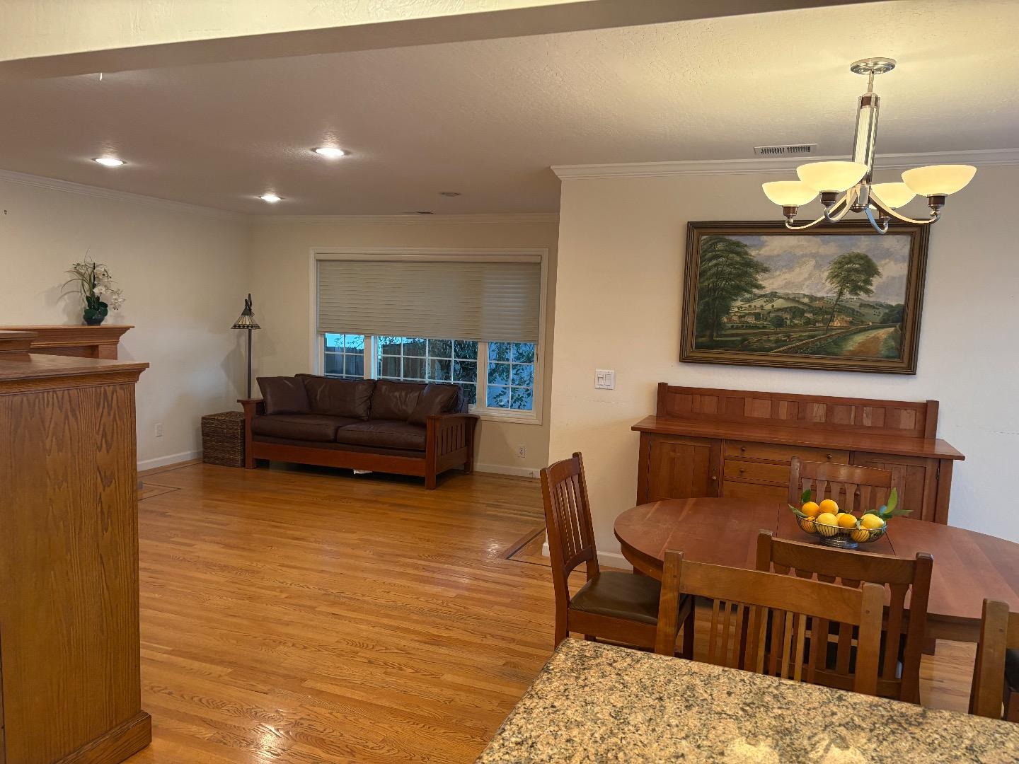 Detail Gallery Image 2 of 16 For 233 E Taylor Ave, Sunnyvale,  CA 94085 - 3 Beds | 1 Baths