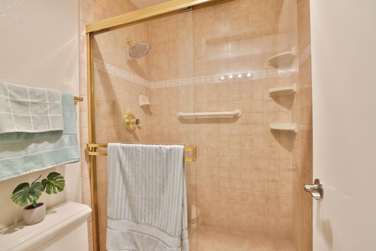 Detail Gallery Image 16 of 32 For 2286 Almaden Rd, San Jose,  CA 95125 - 3 Beds | 2/1 Baths