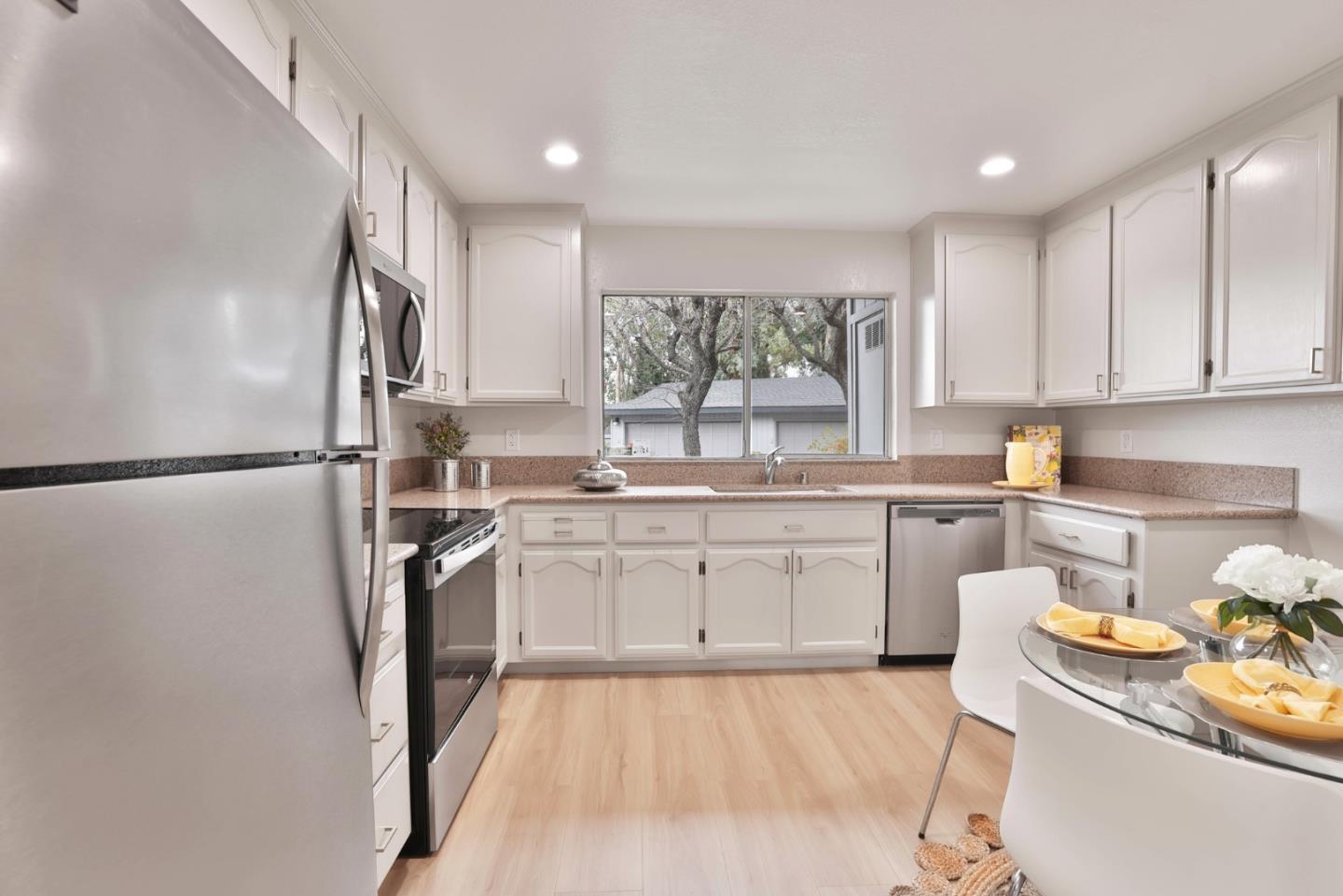 Detail Gallery Image 5 of 32 For 2286 Almaden Rd, San Jose,  CA 95125 - 3 Beds | 2/1 Baths