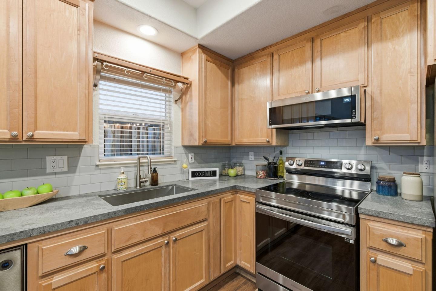 Detail Gallery Image 9 of 32 For 206 Sunnyside Ave, Campbell,  CA 95008 - 4 Beds | 2/1 Baths