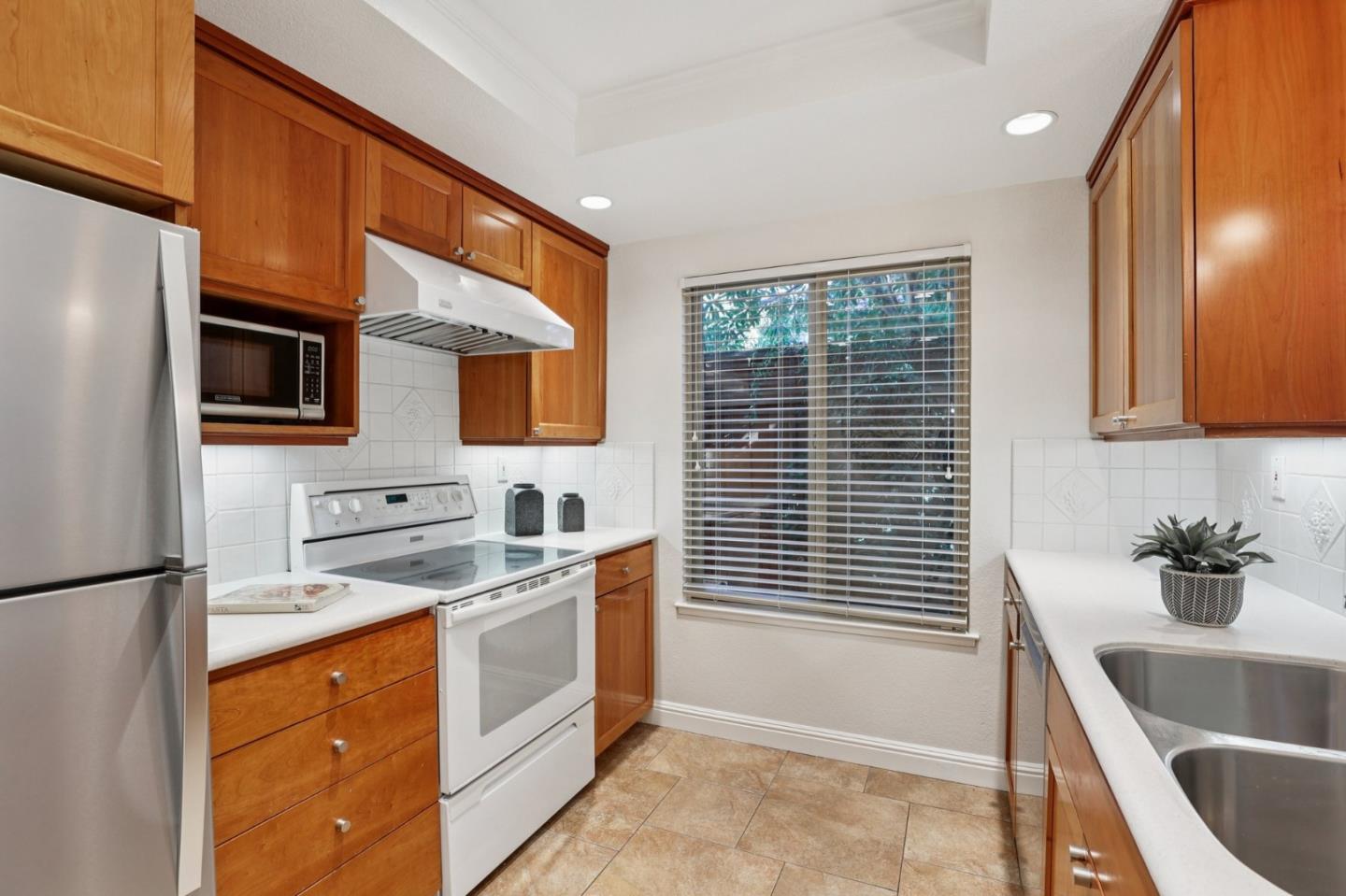 Detail Gallery Image 14 of 33 For 4774 Rio Rita Way, San Jose,  CA 95129 - 2 Beds | 2 Baths