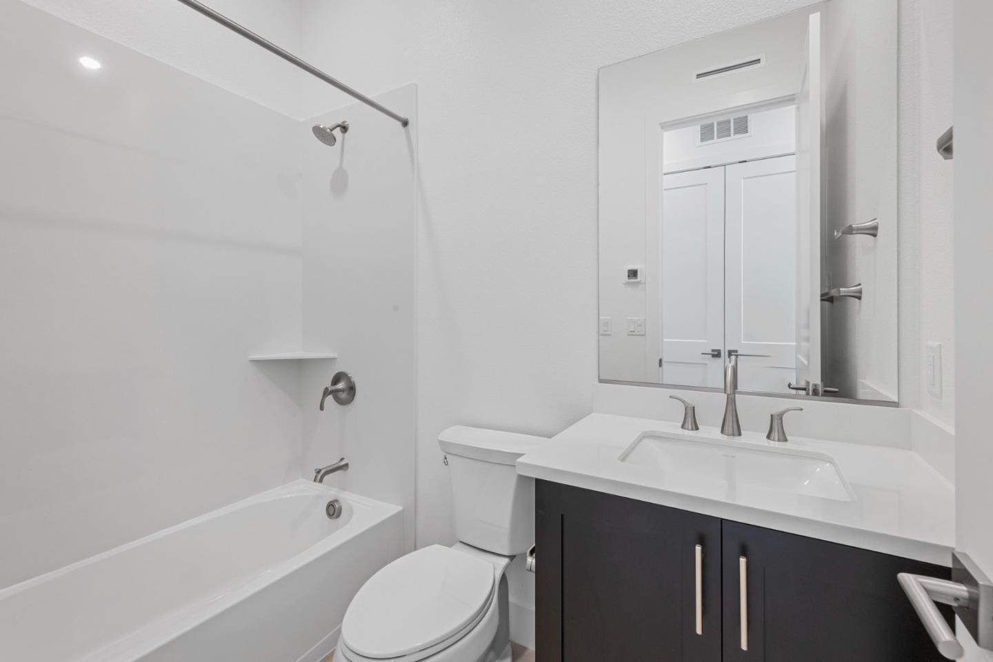 Detail Gallery Image 15 of 27 For 302 Tea Tree Ter #6,  Sunnyvale,  CA 94086 - 2 Beds | 2/1 Baths